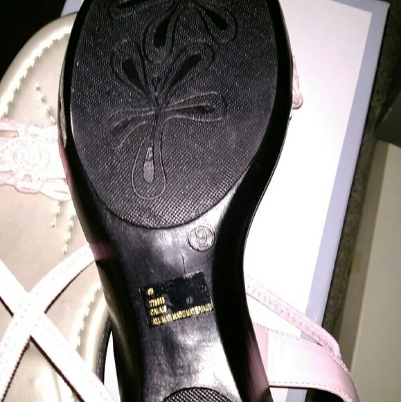 Sandles - Picture 3 of 3